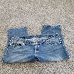 Plus Size Light Wash Vigoss Capris